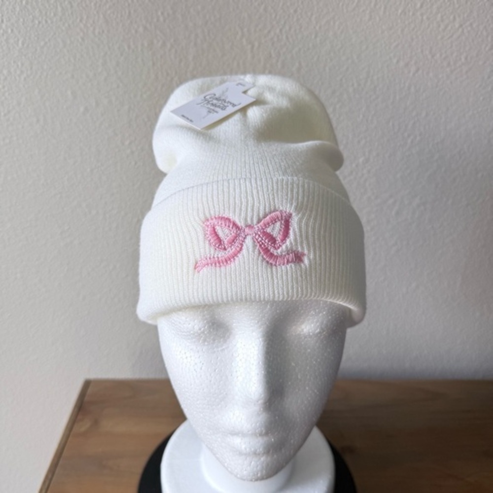 NWT Cedarwood Threads women’s knit beanie with embroidered pink bow